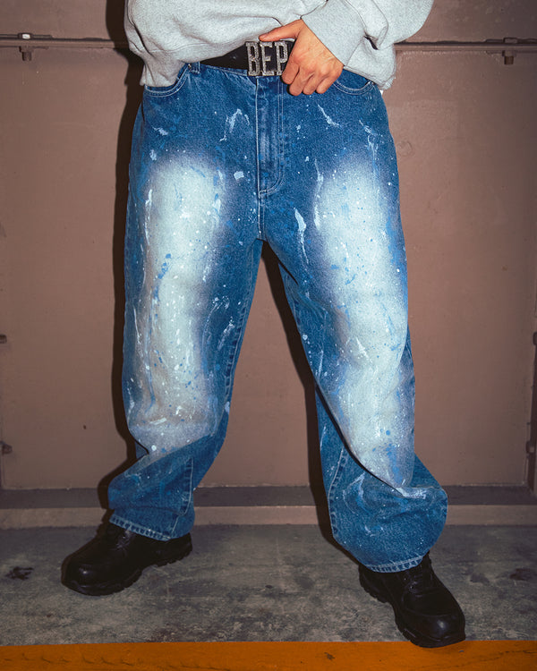 BEEZ-EYE-P SPLATTERED EXTRA BAGGY JEANS