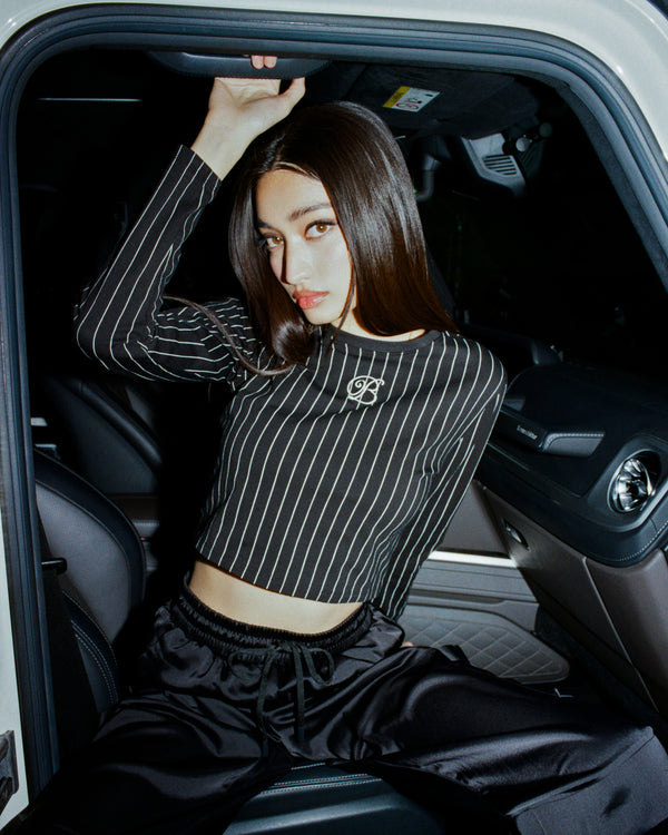 B EMBLEM CROPPED STRIPED L/S TEE BLACK