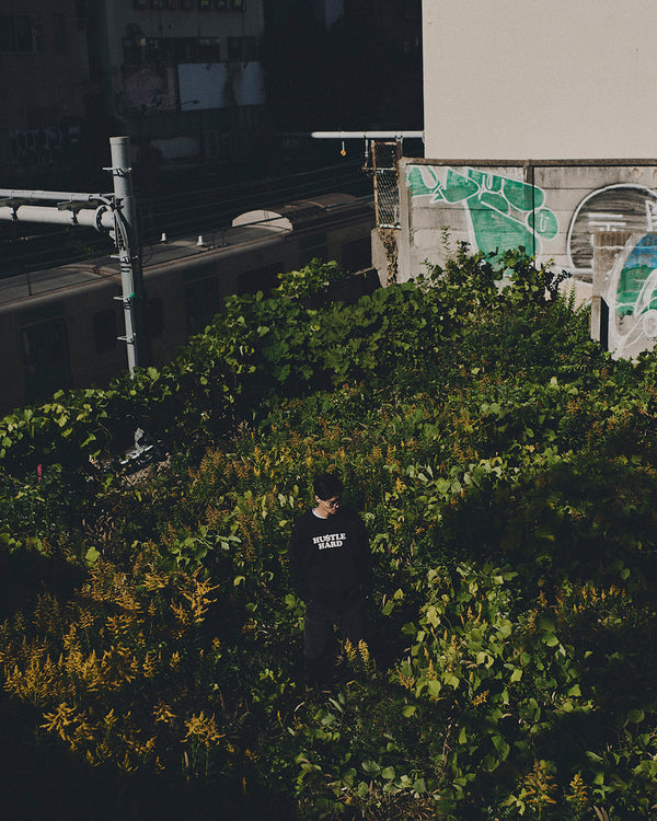 HUSTLE HARD CREW SWEAT BLACK