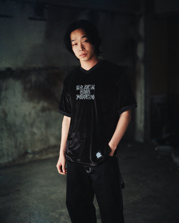 Kanji Logo V-Neck Velour Pullover Tee (Black)