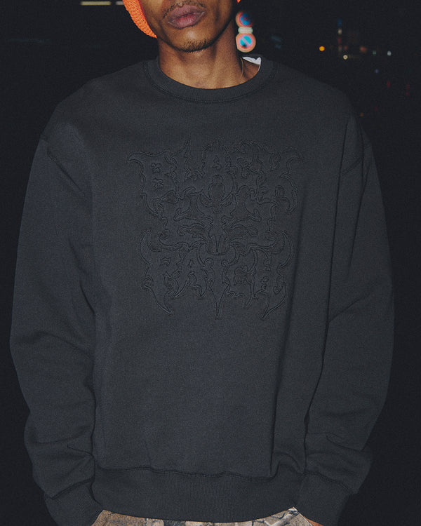 METAL LOGO STITCHED CREW SWEAT CHARCOAL