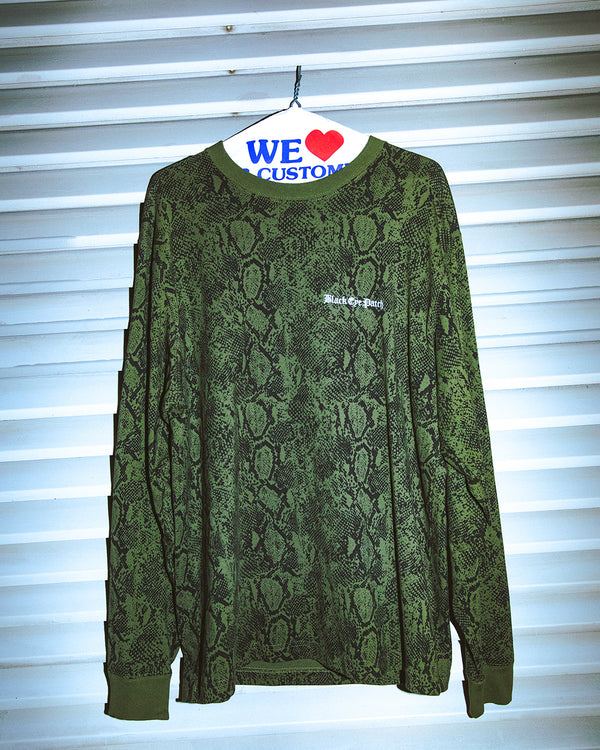 OE LOGO PYTHON L/S TEE SAND