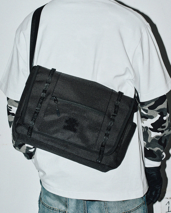 OG LABEL MESSENGER BAG BLACK