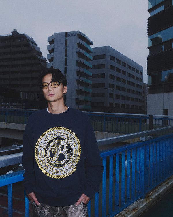 REFLECTIVE VINTAGE B EMBLEM CREW SWEAT BLACK