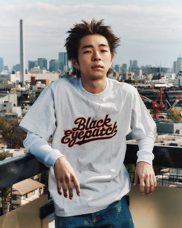 TEAM SCRIPT TEE ASH